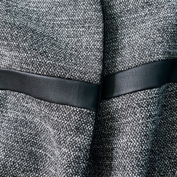 Size 2 Express tweed pencil skirt with faux leather details - Picture 8 of 8